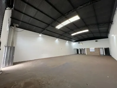 Galpão/Depósito/Armazém com 3 Quartos para alugar, 300m² no Vila Brasil, Ribeirão Preto