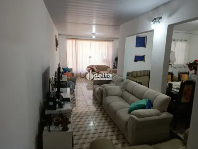 Casa com 3 Quartos à venda, 170m² no Cidade Jardim, Uberlândia