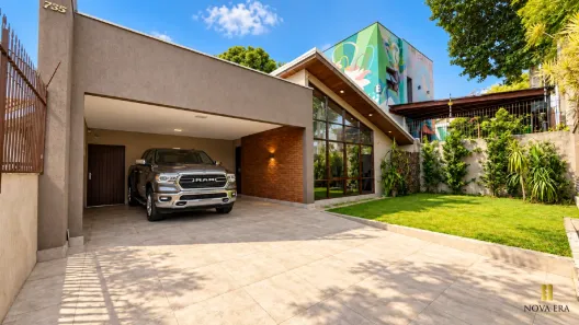 Casa com 4 Quartos à venda, 237m² no São Lourenço, Curitiba