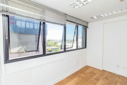 Sala Comercial à venda, 33m² no Três Figueiras, Porto Alegre