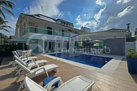 Casa de Condomínio com 7 Quartos à venda, 700m² no , Peruíbe