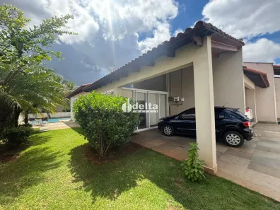 Casa com 3 Quartos à venda, 330m² no Brasil, Uberlândia