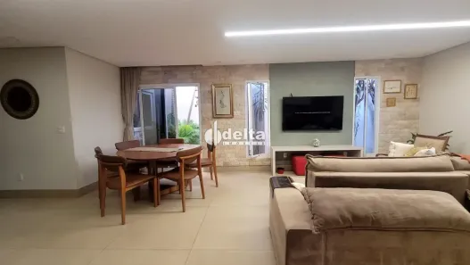 Casa de Condomínio com 3 Quartos à venda, 143m² no Alto Umuarama, Uberlândia