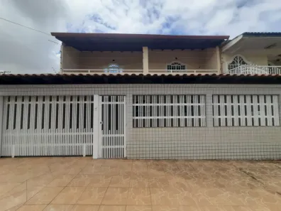 Sobrado com 3 Quartos à venda, 200m² no Taguatinga Norte, Brasília