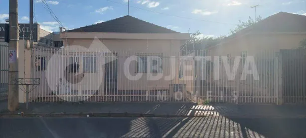 Casa com 2 Quartos para alugar, 140m² no Bom Jesus, Uberlândia