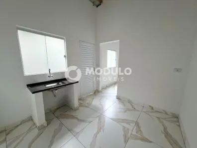 Casa com 1 Quarto para alugar, 42m² no Jardim das Palmeiras, Uberlândia