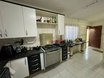 Sobrado com 3 Quartos à venda, 198m² no Jardim Vila Galvão, Guarulhos