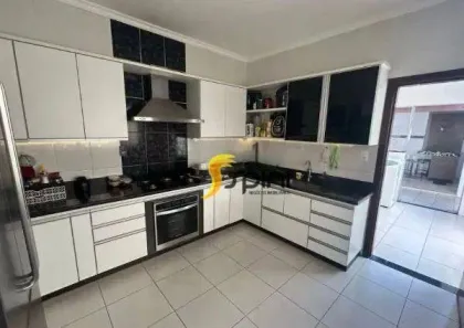 Casa com 3 Quartos para alugar, 190m² no Alto Umuarama, Uberlândia