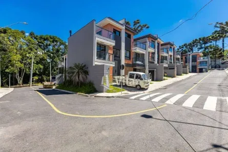 Sobrado com 3 Quartos à venda, 133m² no Santa Cândida, Curitiba