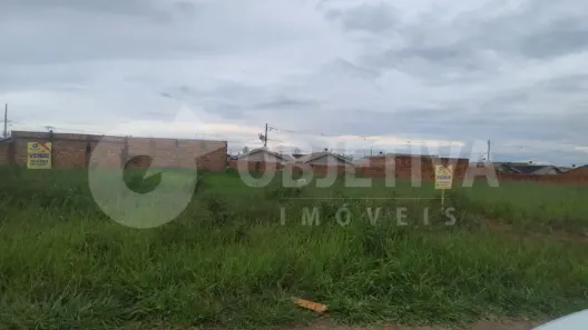 à venda, 300m² no Loteamento Residencial Pequis, Uberlândia