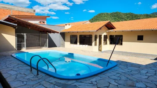 Casa com 3 Quartos para alugar, 188m² no Progresso, Blumenau