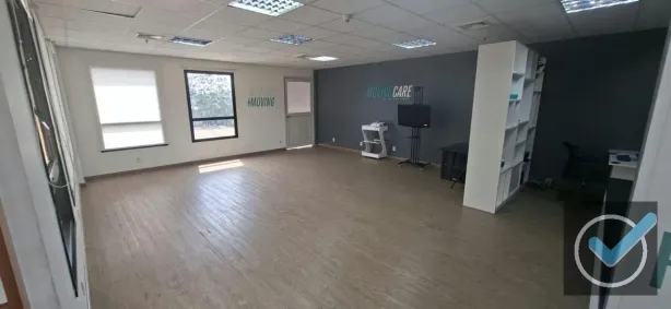 Sala Comercial para venda ou aluguel, 76m² no Alphaville Industrial, Barueri