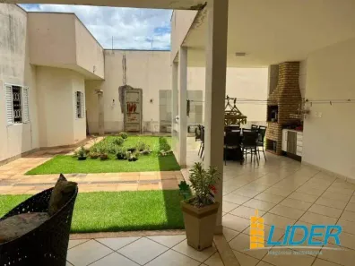 Casa com 3 Quartos à venda, 190m² no Chácaras Tubalina e Quartel, Uberlândia