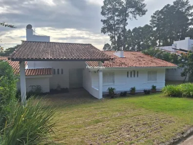 Casa com 3 Quartos para alugar, 237m² no Granja Santa Maria, Carapicuíba
