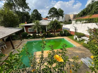 Sobrado com 3 Quartos à venda, 330m² no Granja Viana, Cotia