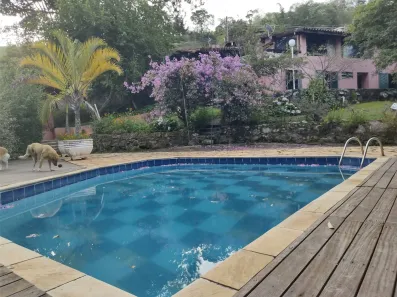 Fazenda/Sítio com 3 Quartos à venda, 200m² no Centro, Jambeiro