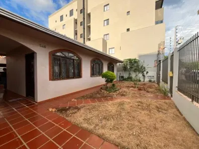 Casa com 4 Quartos para alugar, 200m² no Cancelli, Cascavel