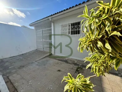 Casa com 3 Quartos para alugar, 180m² no Candelária, Natal