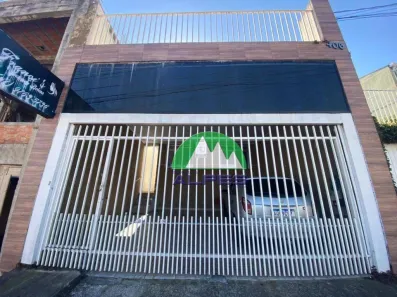 Sobrado com 4 Quartos à venda, 200m² no Xaxim, Curitiba