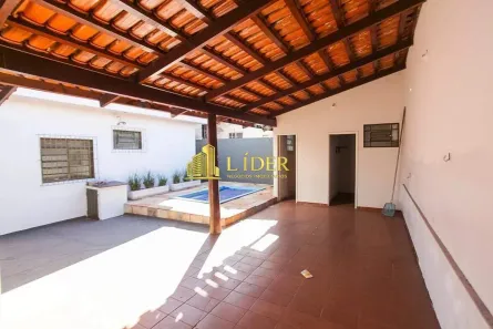 Casa com 3 Quartos para alugar, 120m² no Osvaldo Rezende, Uberlândia