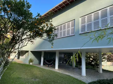 Casa com 5 Quartos à venda, 525m² no Castelanea, Petrópolis