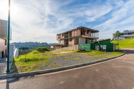Lote/Terreno à venda, 704m² no Cidade Industrial, Curitiba