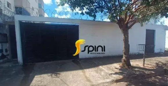 Casa com 2 Quartos para alugar, 100m² no Segismundo Pereira, Uberlândia