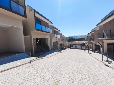 Casa de Condomínio com 3 Quartos para alugar, 135m² no Vila Omízollo, Louveira