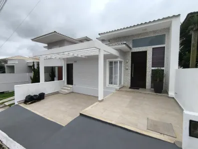 Casa de Condomínio com 4 Quartos para alugar, 220m² no Lagoa, Macaé