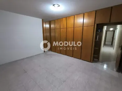Casa com 3 Quartos para alugar, 180m² no Jardim Patrícia, Uberlândia