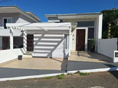 Casa de Condomínio com 3 Quartos para alugar, 170m² no Lagoa, Macaé
