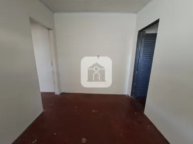 Casa com 2 Quartos para alugar, 40m² no Taiaman, Uberlândia