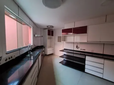 Casa de Condomínio com 4 Quartos para alugar, 230m² no Parque 10 de Novembro, Manaus