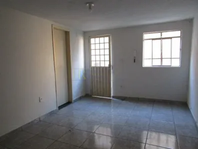 Casa com 2 Quartos para alugar, 80m² no Jardim Laguna, Contagem