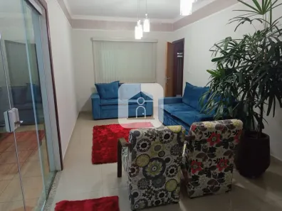 Casa com 4 Quartos à venda, 225m² no Goiás, Araguari