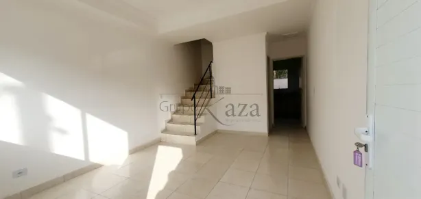 Casa de Condomínio com 2 Quartos à venda, 64m² no Jardim Jacinto, Jacareí