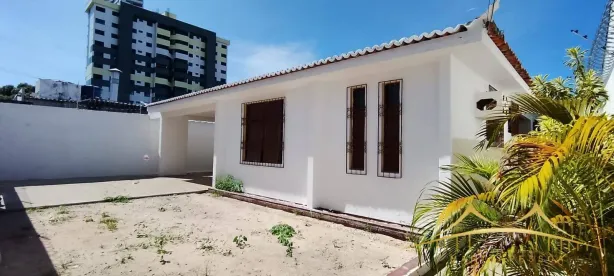 Casa com 5 Quartos à venda, 238m² no Lagoa Nova, Natal