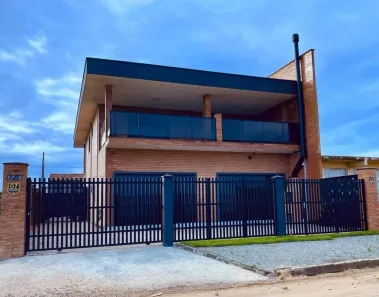 Sobrado com 4 Quartos à venda, 470m² no Praia da Enseada, São Francisco do Sul
