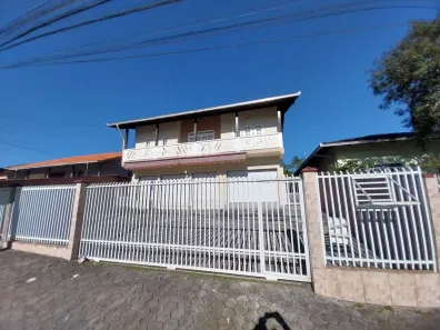 Sobrado com 3 Quartos à venda, 200m² no João Costa, Joinville