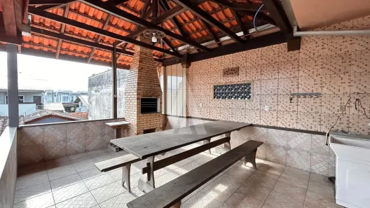 Casa com 3 Quartos para alugar, 126m² no Jardim Iririú, Joinville
