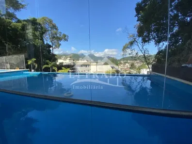 Casa com 5 Quartos à venda, 262m² no Valparaíso, Petrópolis