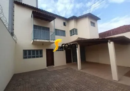 Sobrado com 6 Quartos para alugar, 157m² no Centro, Uberlândia