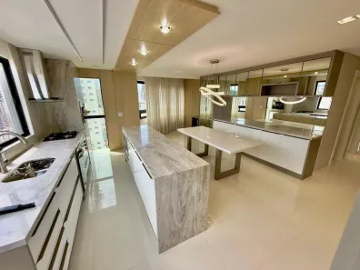 Apartamento com 3 Quartos para alugar, 120m² no Centro, Balneário Camboriú