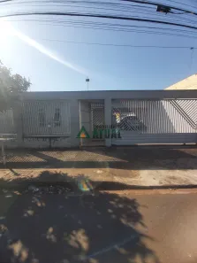 Casa com 5 Quartos à venda, 271m² no Parque Residencial Joaquim Toledo Piza, Londrina