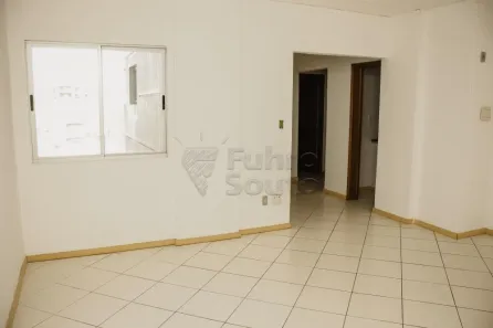 Apartamento com 3 Quartos para alugar, 70m² no Centro, Pelotas