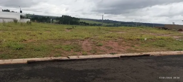 Lote/Terreno à venda, 300m² no Residencial Villa de León 2, Piratininga