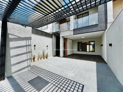 Sobrado com 3 Quartos à venda, 218m² no Recanto Tropical, Cascavel