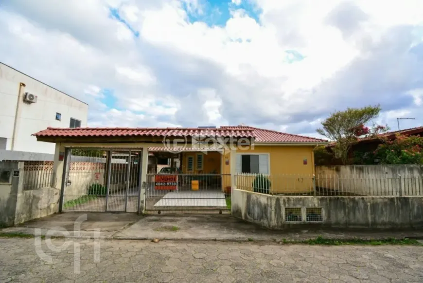 Casas para venda com , 3 quartos e 250 m² em Campeche - Florianópolis, SC - Viva Real