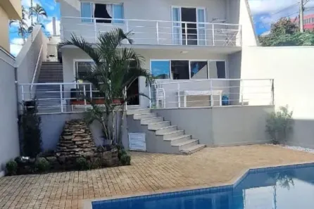 Sobrado com 4 Quartos à venda, 266m² no Vila Petrópolis, Atibaia