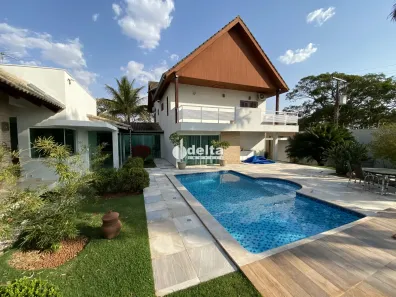 Casa com 4 Quartos para alugar, 550m² no Jardim Inconfidência, Uberlândia